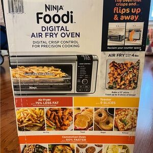NWT-Ninja Foodi Digital Air Fry Oven - Black and Silver